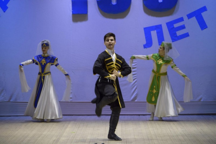 100 лет Бакчару.